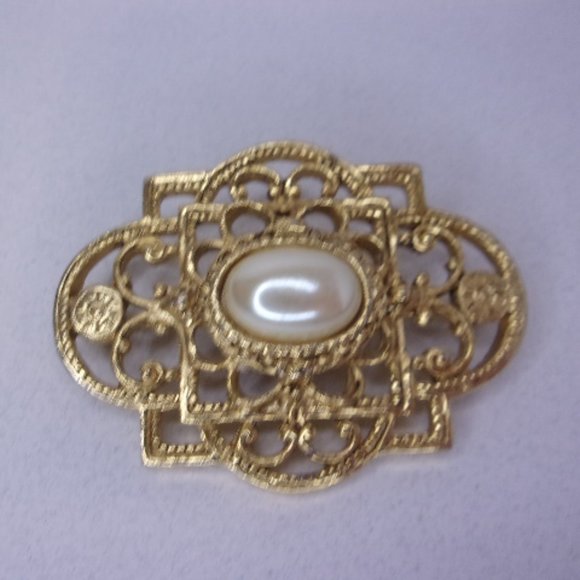 Victorian Style Paquette Faux Pearl Gold Tone Brooch - Picture 2 of 5